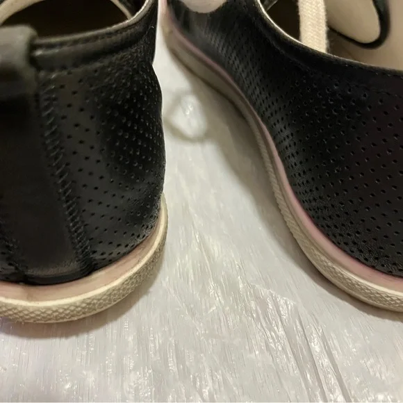 Prada Black and White Women's Sneakers - Picture 15 of 15